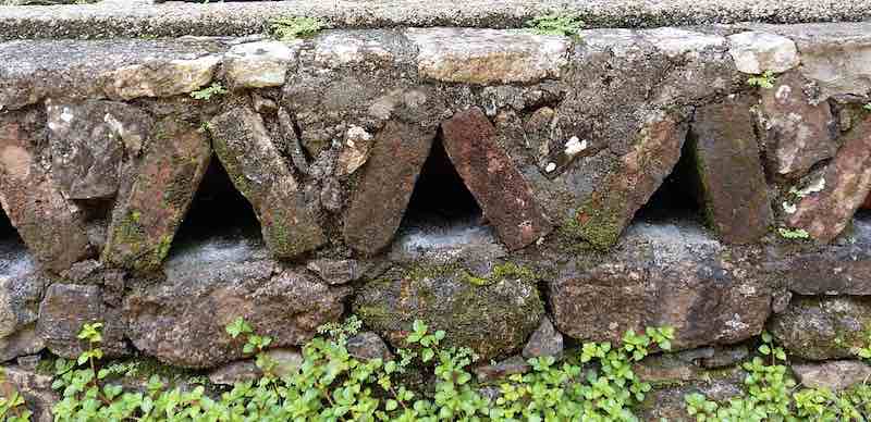 Parapet wall