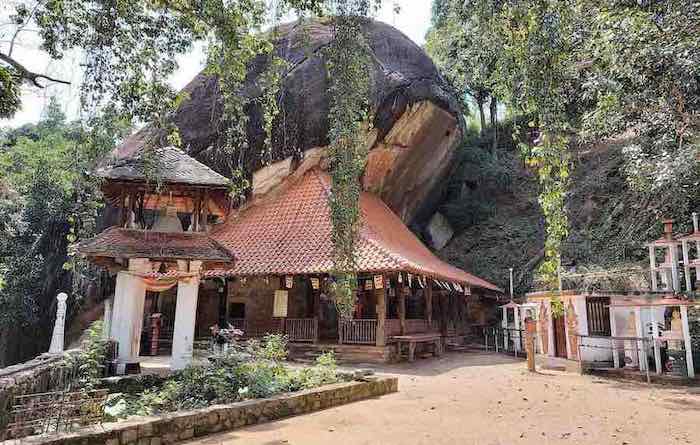 Hindagala raja maha vihara photo